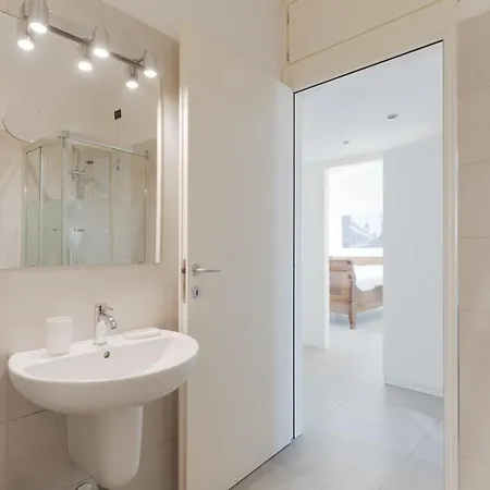 Guesthost - Modern Pirelli Apartamento