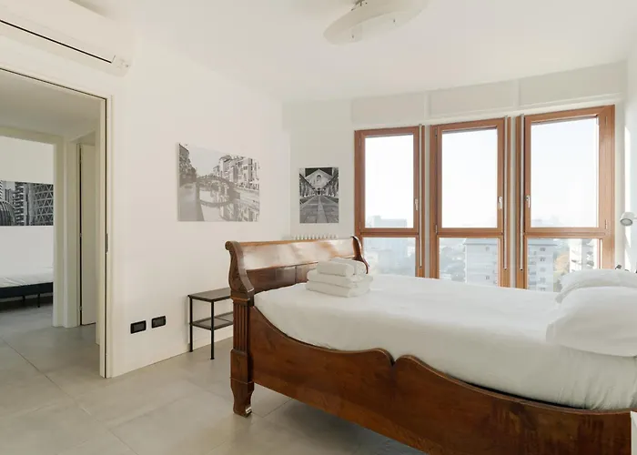 Guesthost - Modern Pirelli